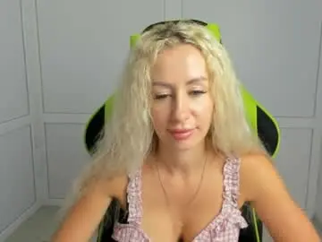 Chaturbate Live Sex Cam of marilyndreamm