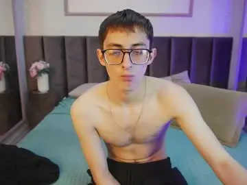 Chaturbate Best live sex cam show of ronbevs