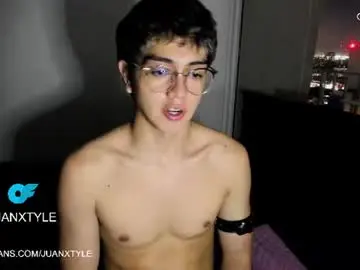Chaturbate Live Sex Cam of juancamroom