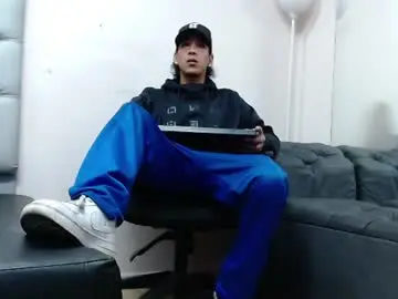 Chaturbate Live Sex Cam of robert_kingg