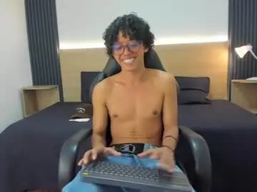 Chaturbate Best live sex cam show of travis_black_