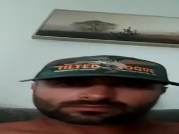 Chaturbate Live Sex Cam of bigcumcanada