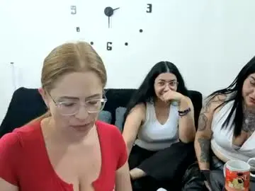 Chaturbate Adult Video Chat of emilyriskhot