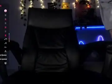 Chaturbate Live Sex Cam of twinkpartyuncut