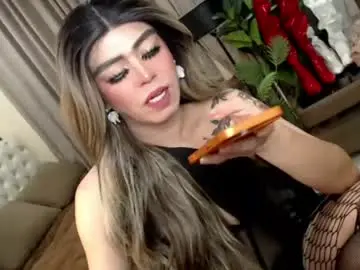 Chaturbate Live Sex Cam of mikha_sensual