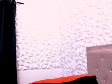 Chaturbate Live Sex Cam of carolinelover_35