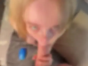 Chaturbate Live Sex Cam of emily0303