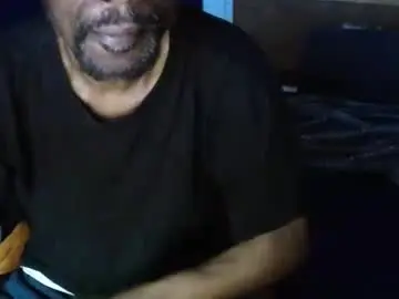 Chaturbate Free Live Porn of leeguy_hugedick