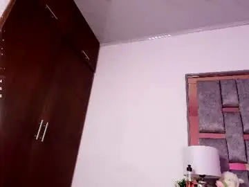 Chaturbate Live Sex Cam of alexa_candy_18