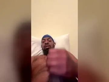 Chaturbate Live Sex Cam of mrmakehercum32