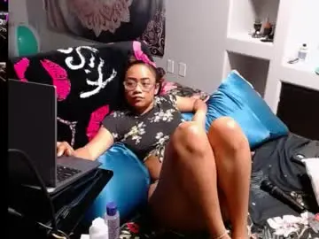 Chaturbate Live Sex Cam of cumplzqueen