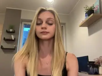 Chaturbate Best live sex cam show of mikkiskees
