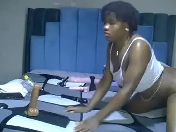 Chaturbate Adult Webcam of melanin_moon