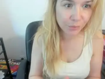 Chaturbate Live Sex of artsyandcraftsy_