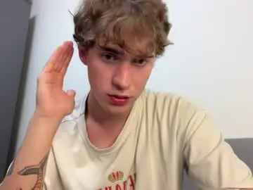 Chaturbate Live Sex Cam of kevin_martin8