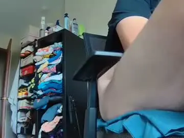 Chaturbate Live Sex Cam of lovestrapons1
