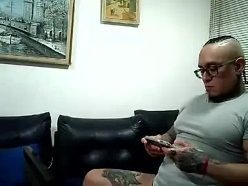 Chaturbate Live Sex Cam of ayrton_naffah2