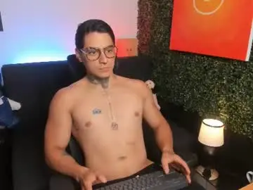 Chaturbate Best live sex cam show of simon_cortes