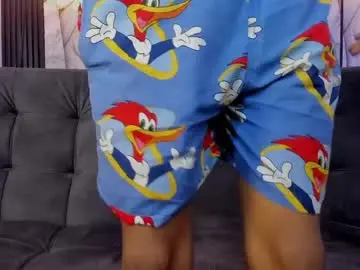 Chaturbate Free Porn Cam of triiangel_latinboy