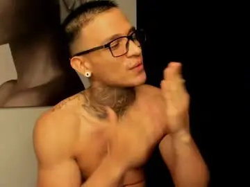 Chaturbate Free Live Porn of ethan_devis7