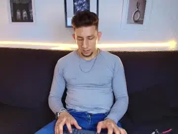 Chaturbate Live Porn of emiliocum_24