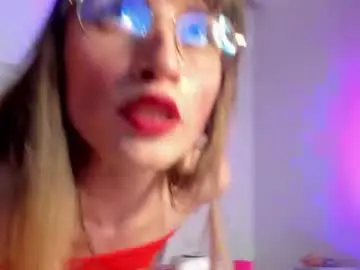 Chaturbate Live Sex Cam of hellzel_moon