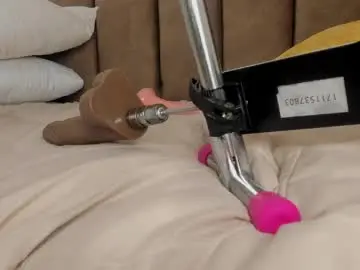 Chaturbate Live Sex Cam of bella13_