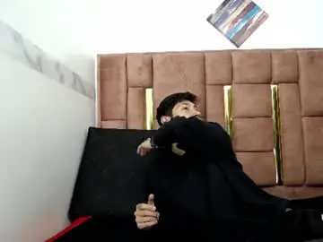 Chaturbate Nude Webcam of ethan_grayy