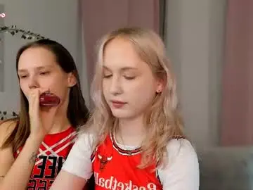 Chaturbate Live Sex Cam of lisaluve