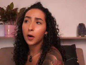 Chaturbate Live Sex Cam of agatha_collinss