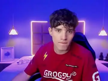 Chaturbate Free Porn Cam of alejootwink
