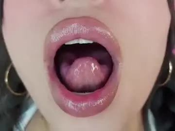 Chaturbate Watch Live Sex Cams of mia_roux1
