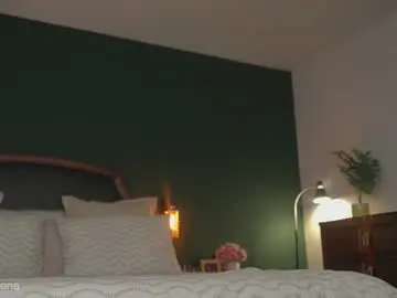 Chaturbate Watch Live Sex Cams of alyonaqueen_