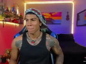Chaturbate Live Sex Cam of damian_latinxxx