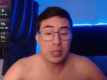 Chaturbate Watch Live Sex Cams of andrewmhilton_