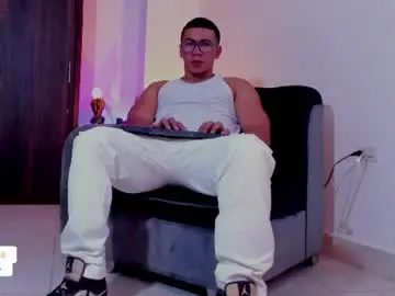 Chaturbate Best live sex cam show of bastian_franco01
