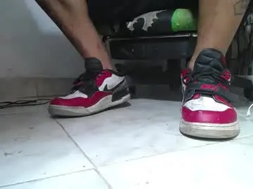 Chaturbate Best live sex cam show of srfindomfeet_