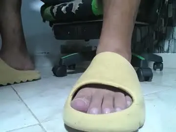Chaturbate Live Sex Cam of srfindomfeet_