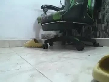 Chaturbate Live Sex Cam of srfindomfeet_