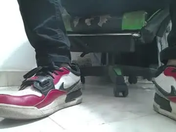 Chaturbate Free Porn Cam of srfindomfeet_