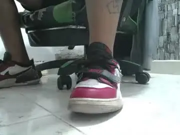 Chaturbate Free Porn Cam of srfindomfeet_