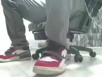 Chaturbate Live Sex Cam of srfindomfeet_
