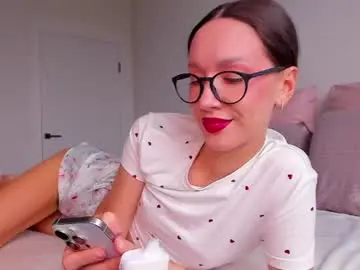 Chaturbate Live Sex Cam of awgustina_sweetheart22