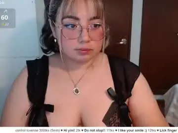 Chaturbate Adult Video Chat of yini_angel07