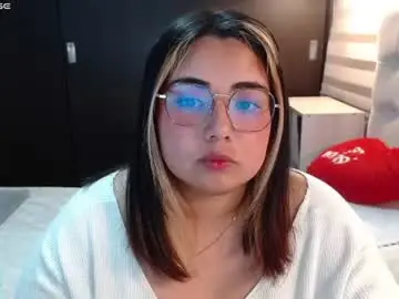 Chaturbate Live Sex Cam of yini_angel07
