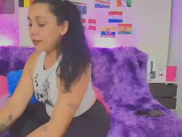 Chaturbate Live Sex Cam of nyra_queen