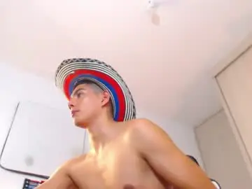 Chaturbate Live Sex Cam of calavalerio