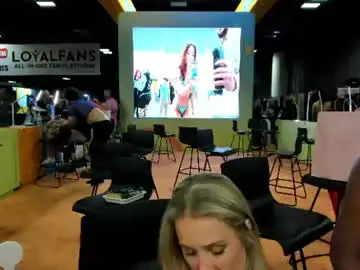 Chaturbate Live Sex Cam of lexi_luv