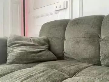 Chaturbate Live Sex Cam of sacha555paris
