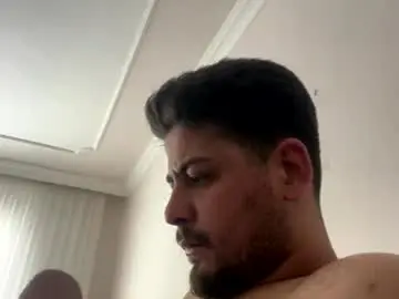 Chaturbate Live Sex Cam of realhornyboy35